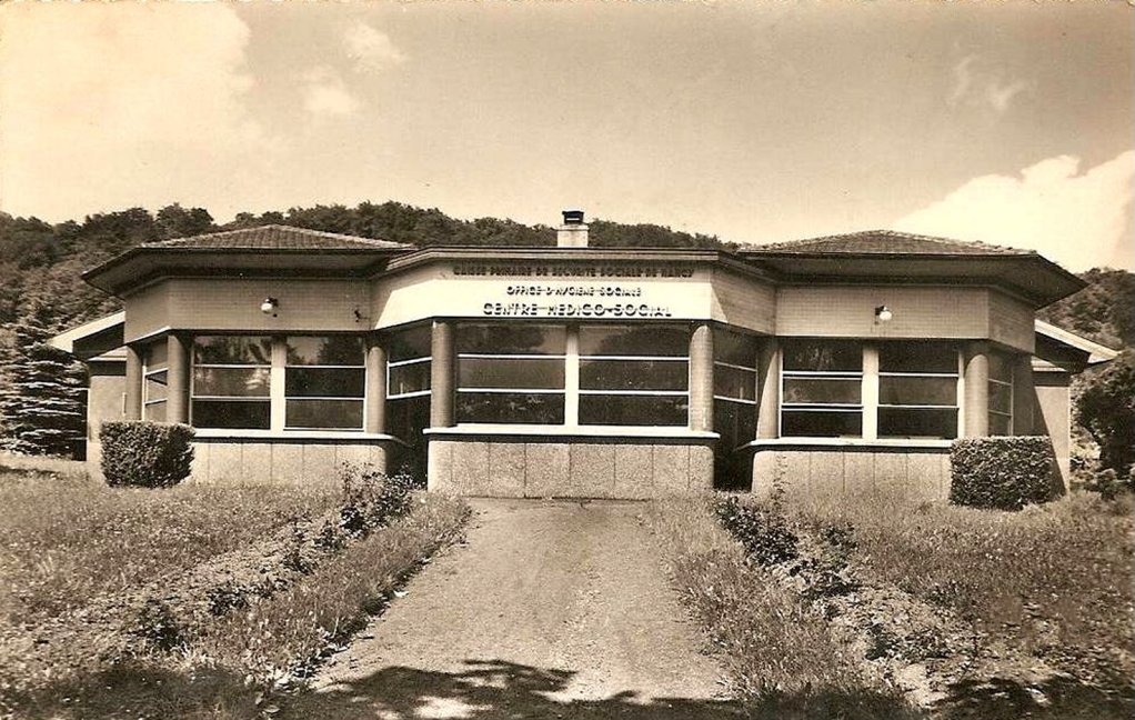 Le Centre Médico Social, rue Sainte-Anne, dans les années 1950 (photograhie noir et blanc : Henry)